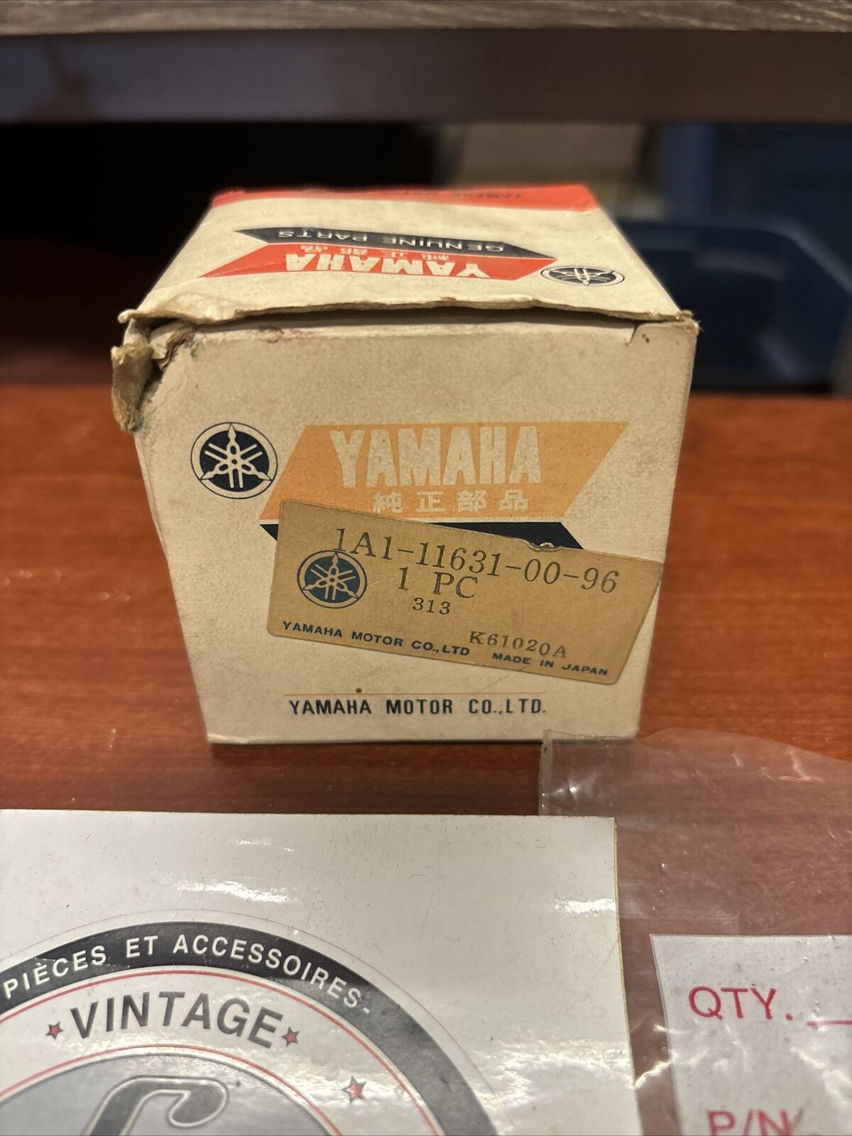NOS Yamaha 1976 - 1978 RD400 PISTON STD 0.96 1A1-11631-00-96 Y176