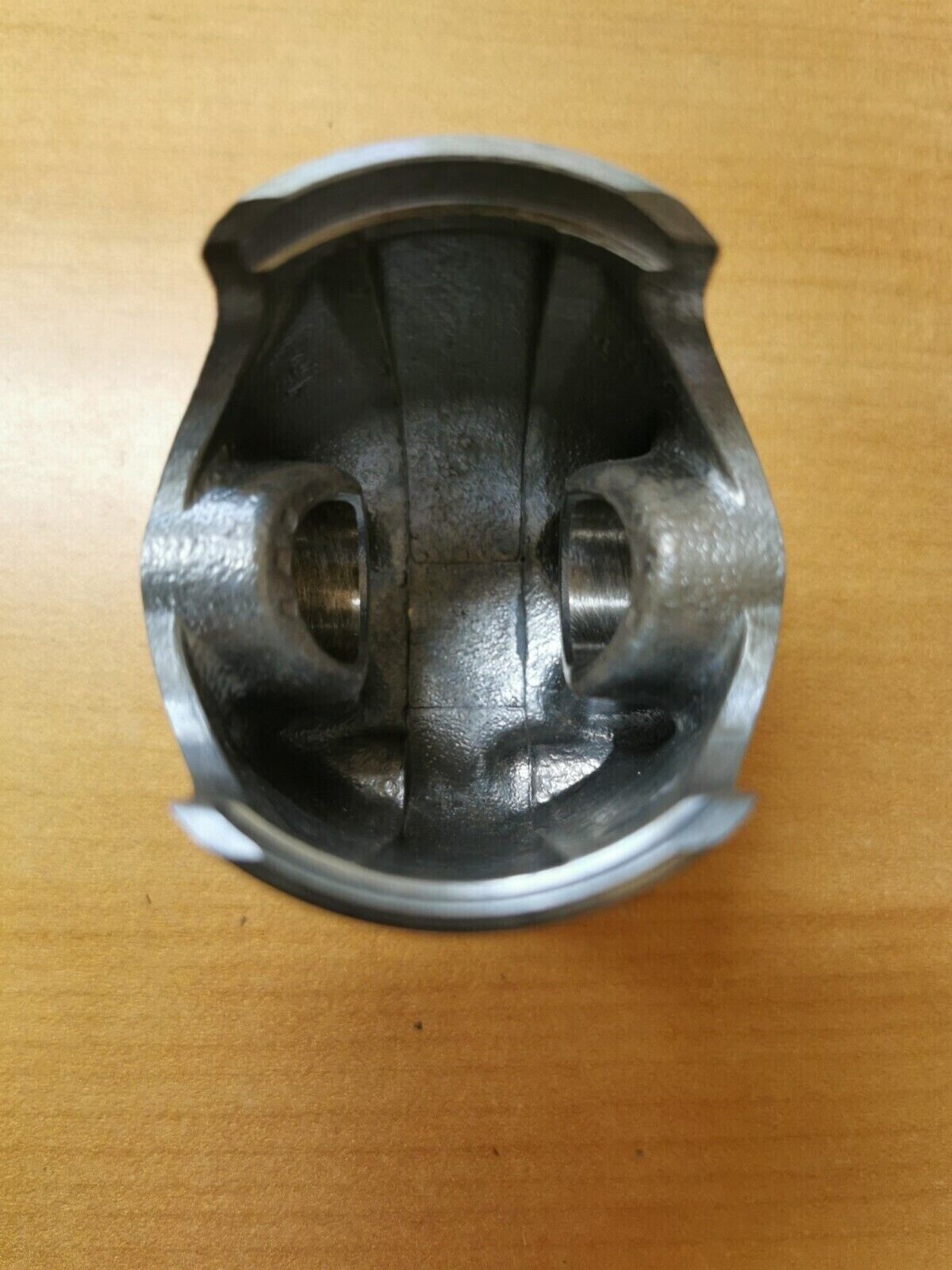 NOS YAMAHA ET300 1981 - 1984 PISTON STD 8K0-11631-00-98 Y45