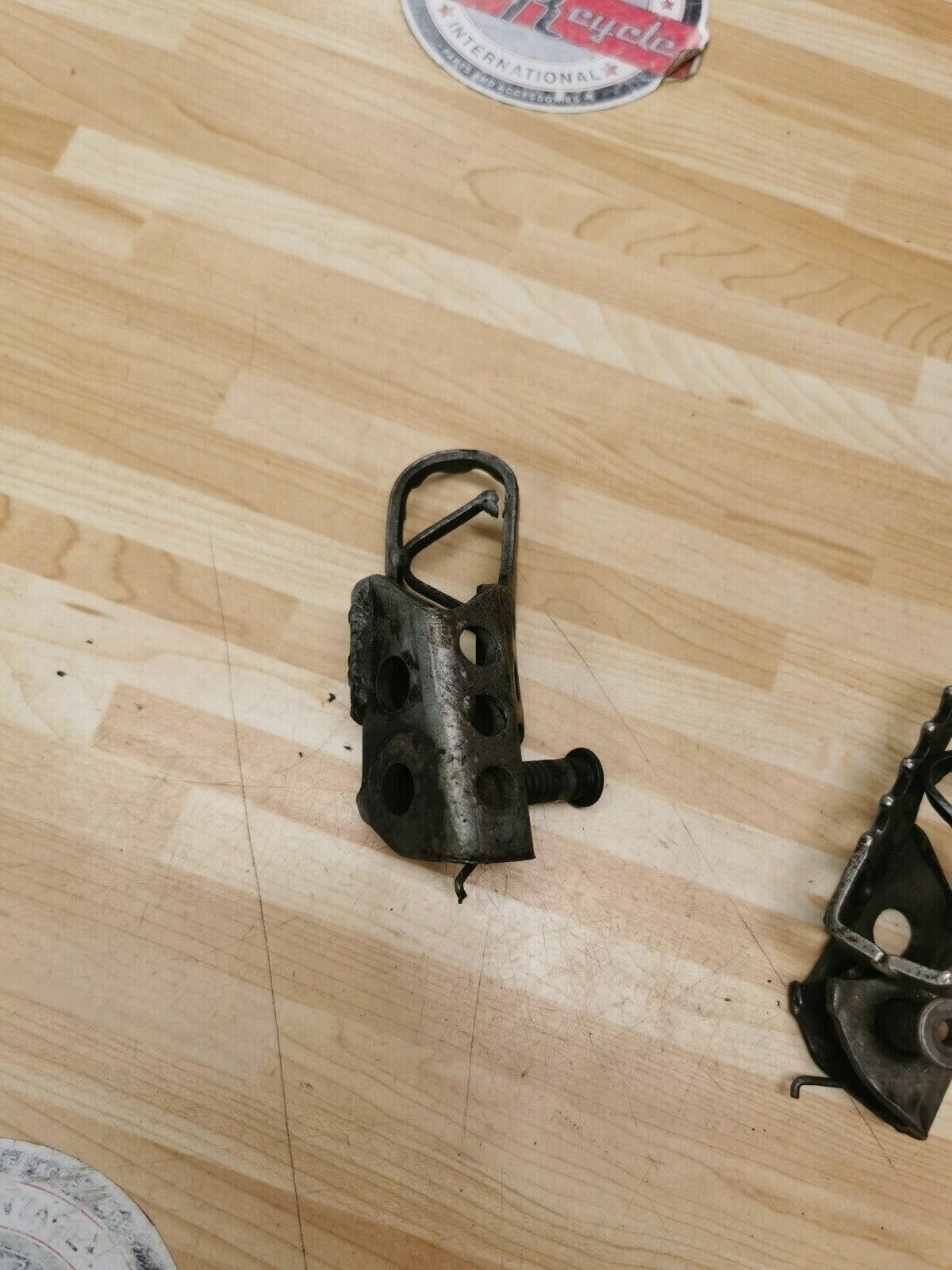 Yamaha YZ250 1988 footpeg foot peg rest step footrest left right 3LD-27411-10-00