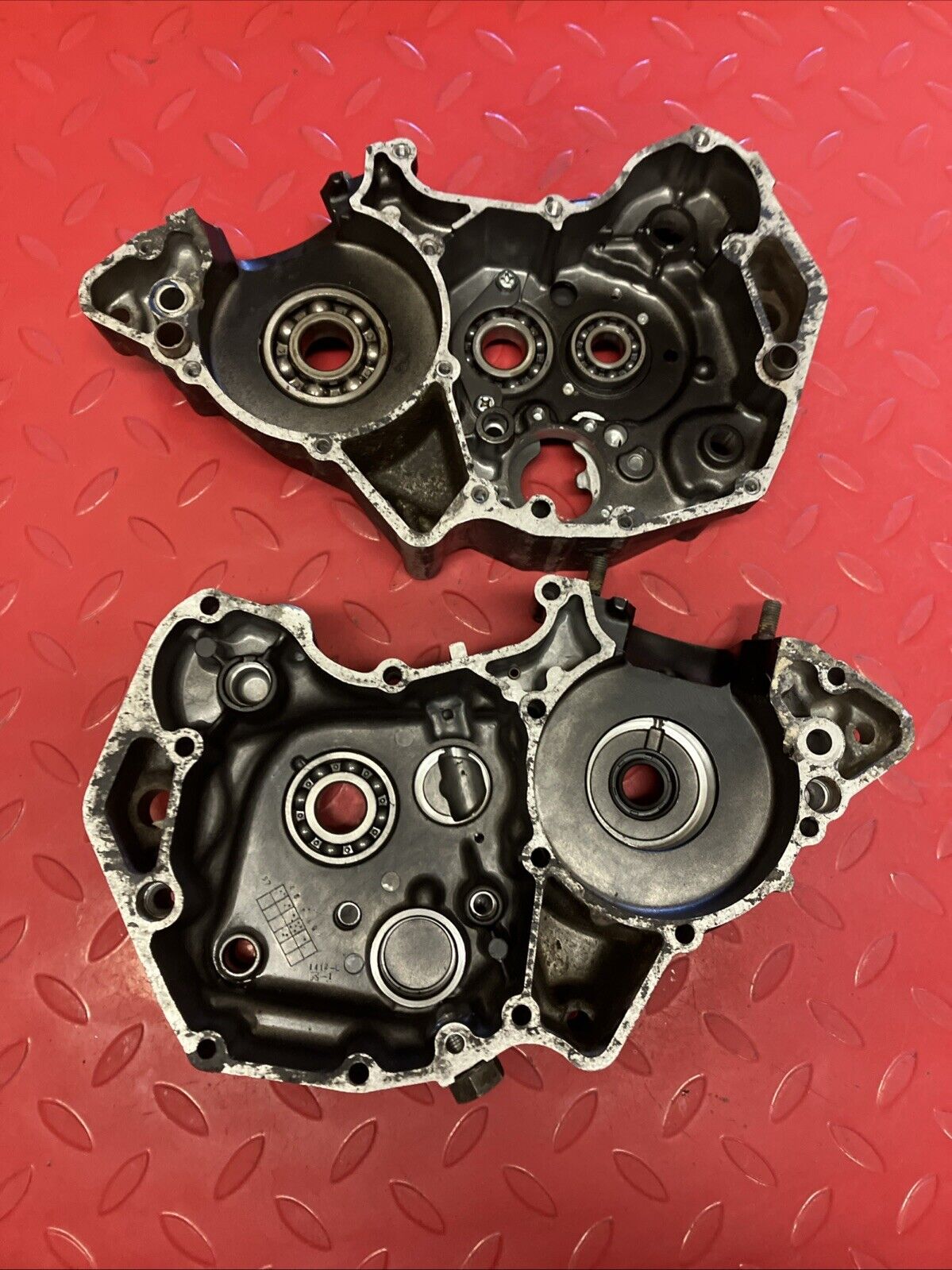 Suzuki RM125 1983 Crankcase set crank case left right 11300-14880