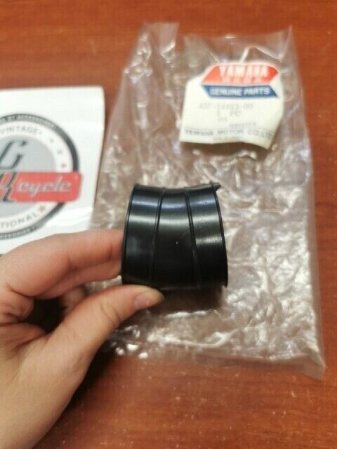 NEW NOS Yamaha DT100 DT175 DT1C AIR CLEANER JOINT 437-14453-00-00 Y153