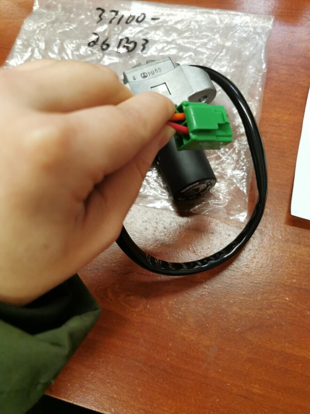 NOS SUZUKI GSF400 VX800 GS500 IGNITION SWITCH STEERING LOCK 37100-26D03 S30