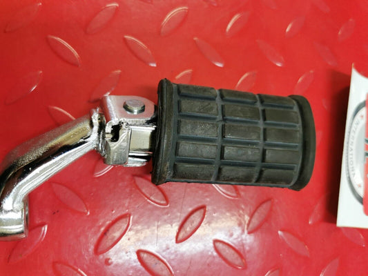 NOS Yamaha XJ1100 1982 FRT FOOTREST ASSEMBLY R 10M-27420-00-00 Y19