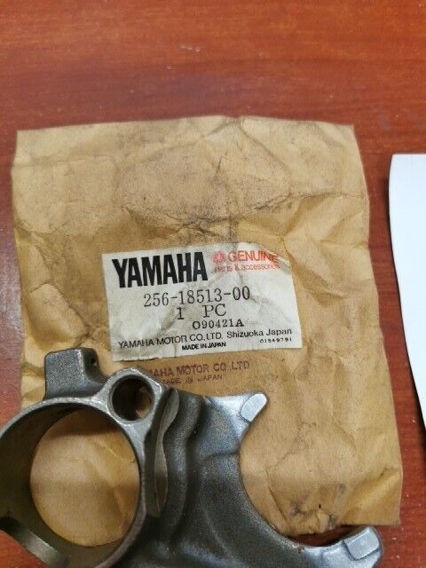 NOS Yamaha TX650 XS1 XS650 SHIFT 4TH GEARWHEEL FORK 256-18513-00-00 Y116
