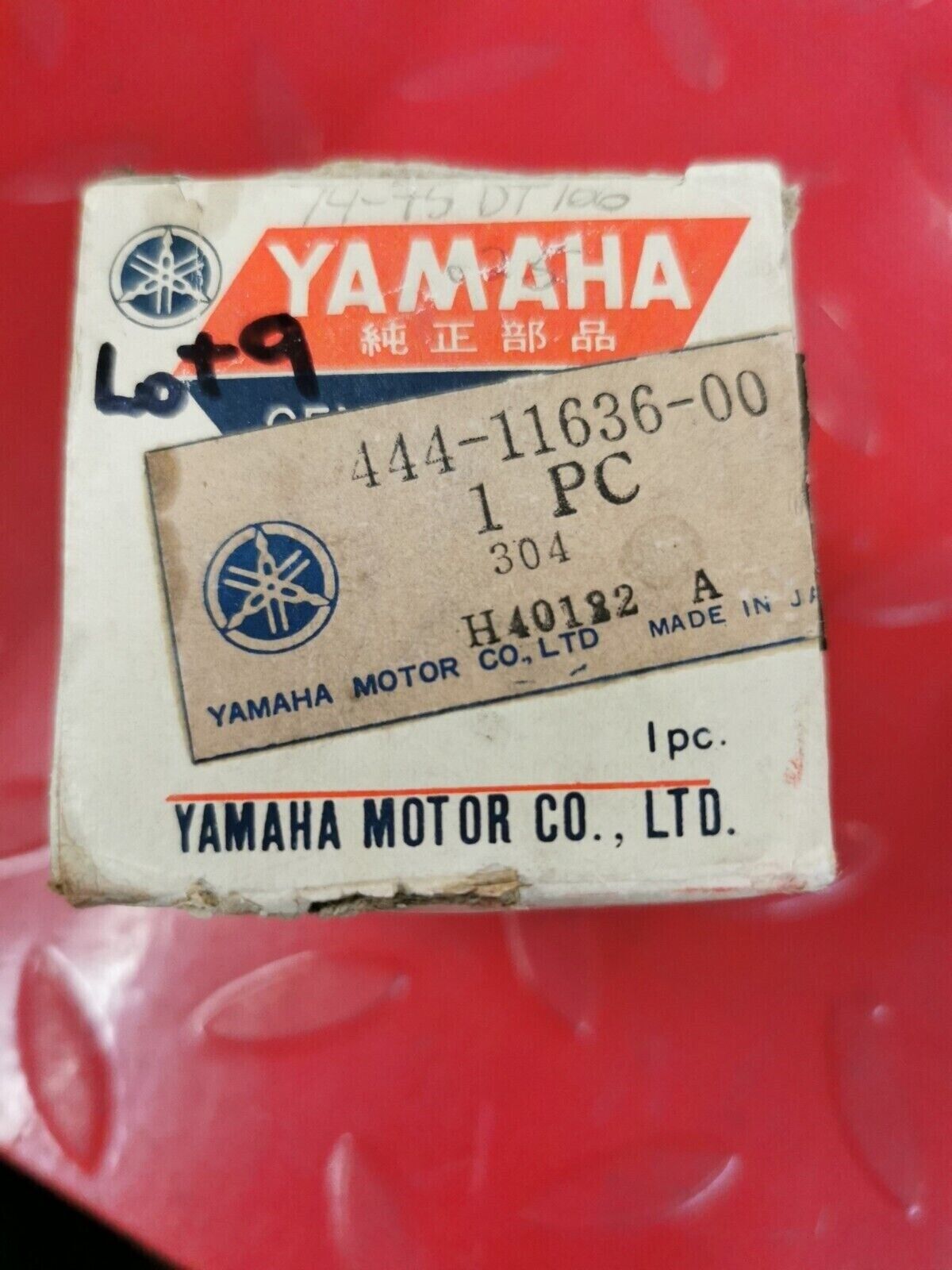 NOS YAMAHA DT125   1974   1975   PISTON 2 O/S 0.50  444-11636-00-00 Y50