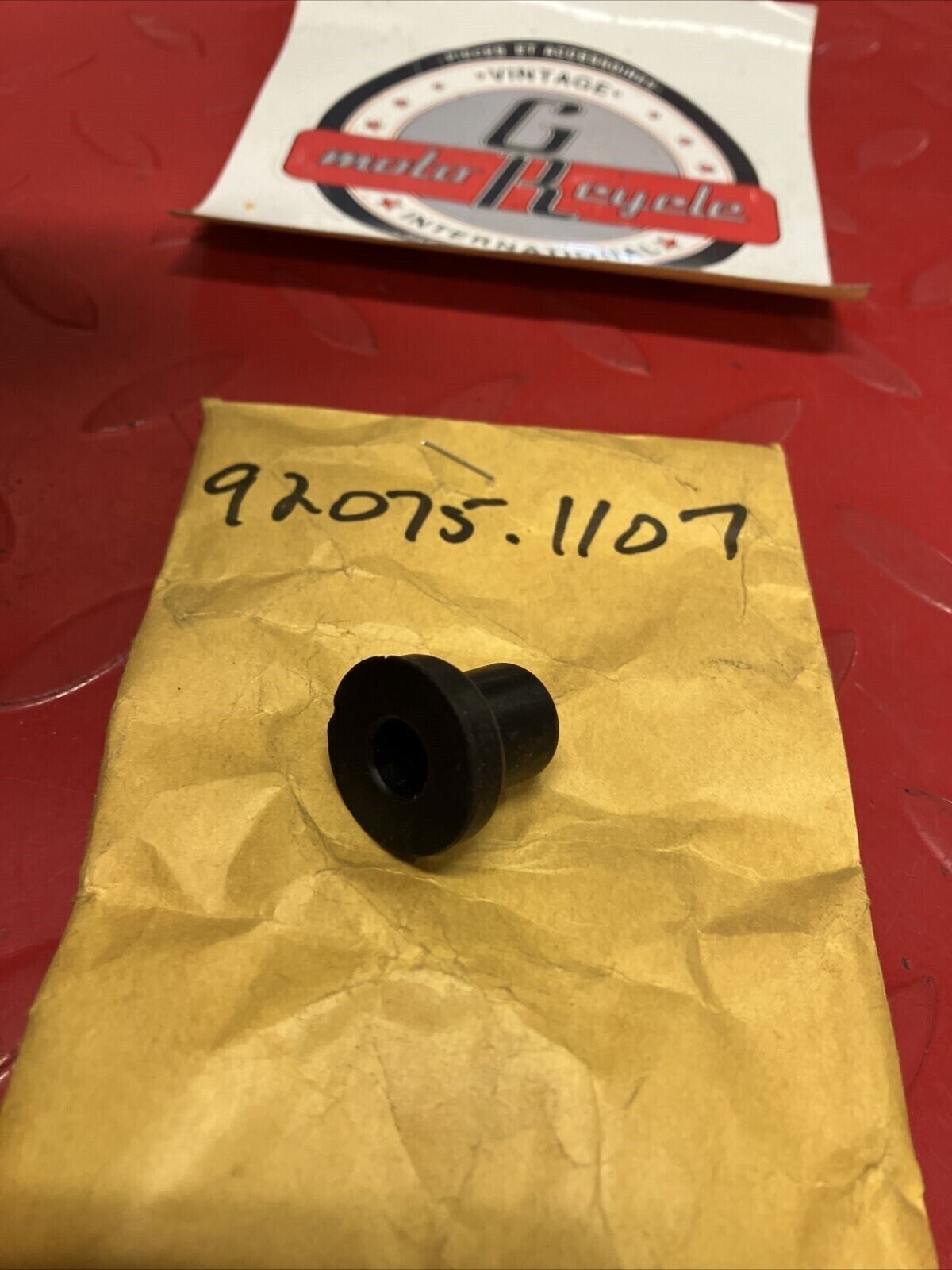 NOS KAWASAKI BRACKET DAMPER 92075-1107 K19