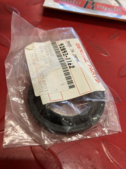 NOS KAWASAKI FRONT FORK DUST SEAL 92093-1162 K12