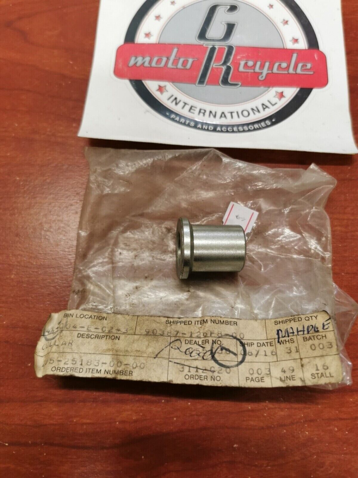 NEW NOS Yamaha YZ80 TTR125 XT125 XT200 FRONT WHEEL COLLAR 90387-126F8-00 Y93