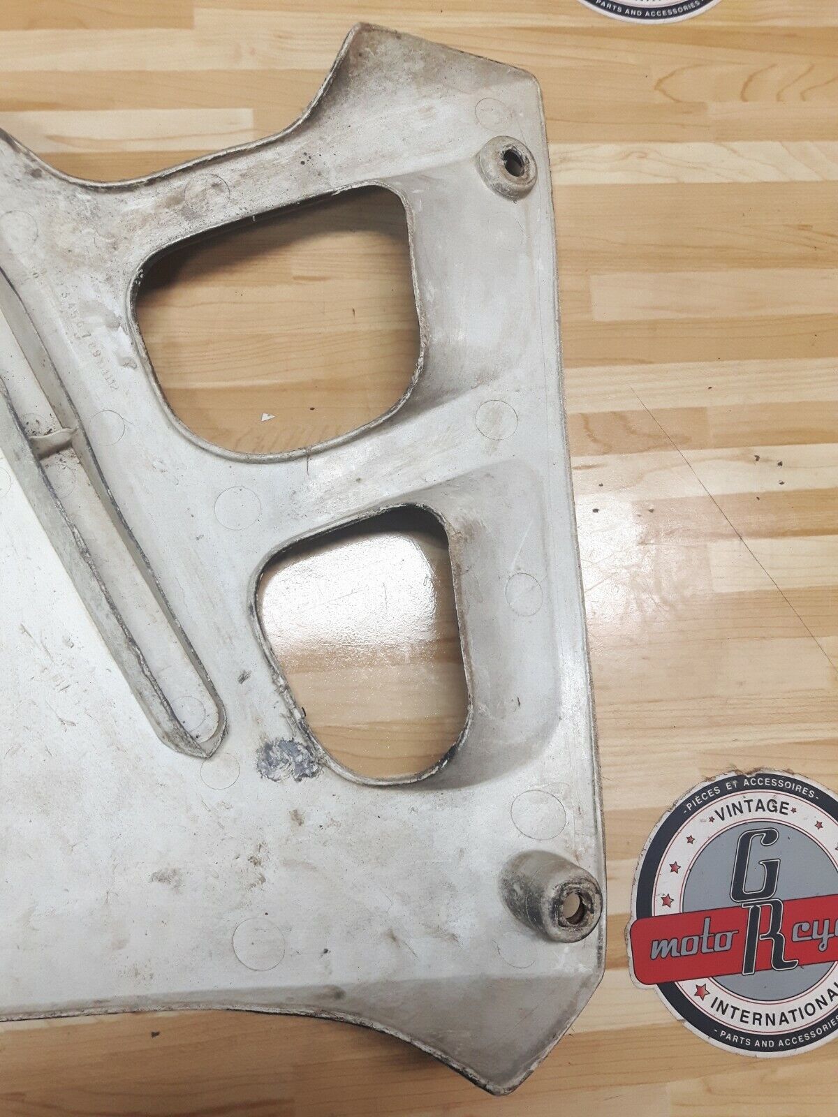 Honda CR250R 1991 fuel gas tank radiator left shroud cover CR125R 19072-KZ3-730Z