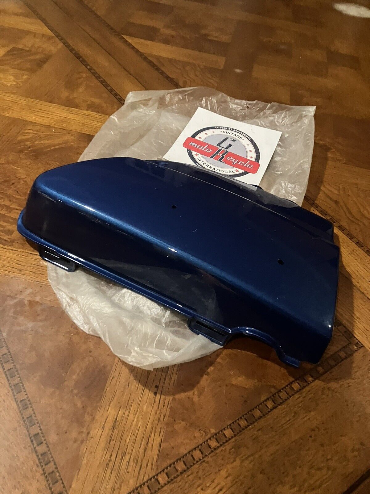 NOS Suzuki GT380 GT550 1973 - 1977 LEFT SIDE COVER PANEL 47211-34100-03F S34