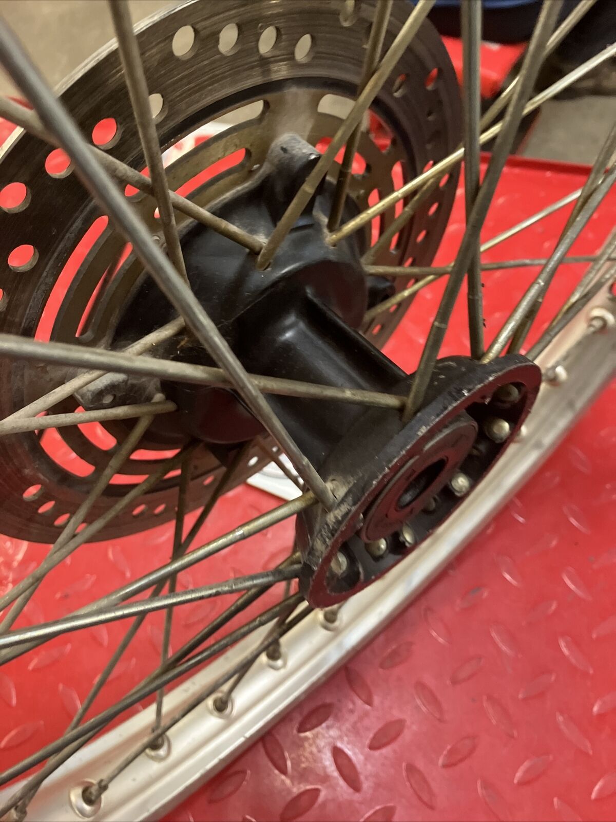 Honda CR125R 1985 front wheel hub CR250R CR500R 446A5-KA3-831 44601-KA3-830ZA