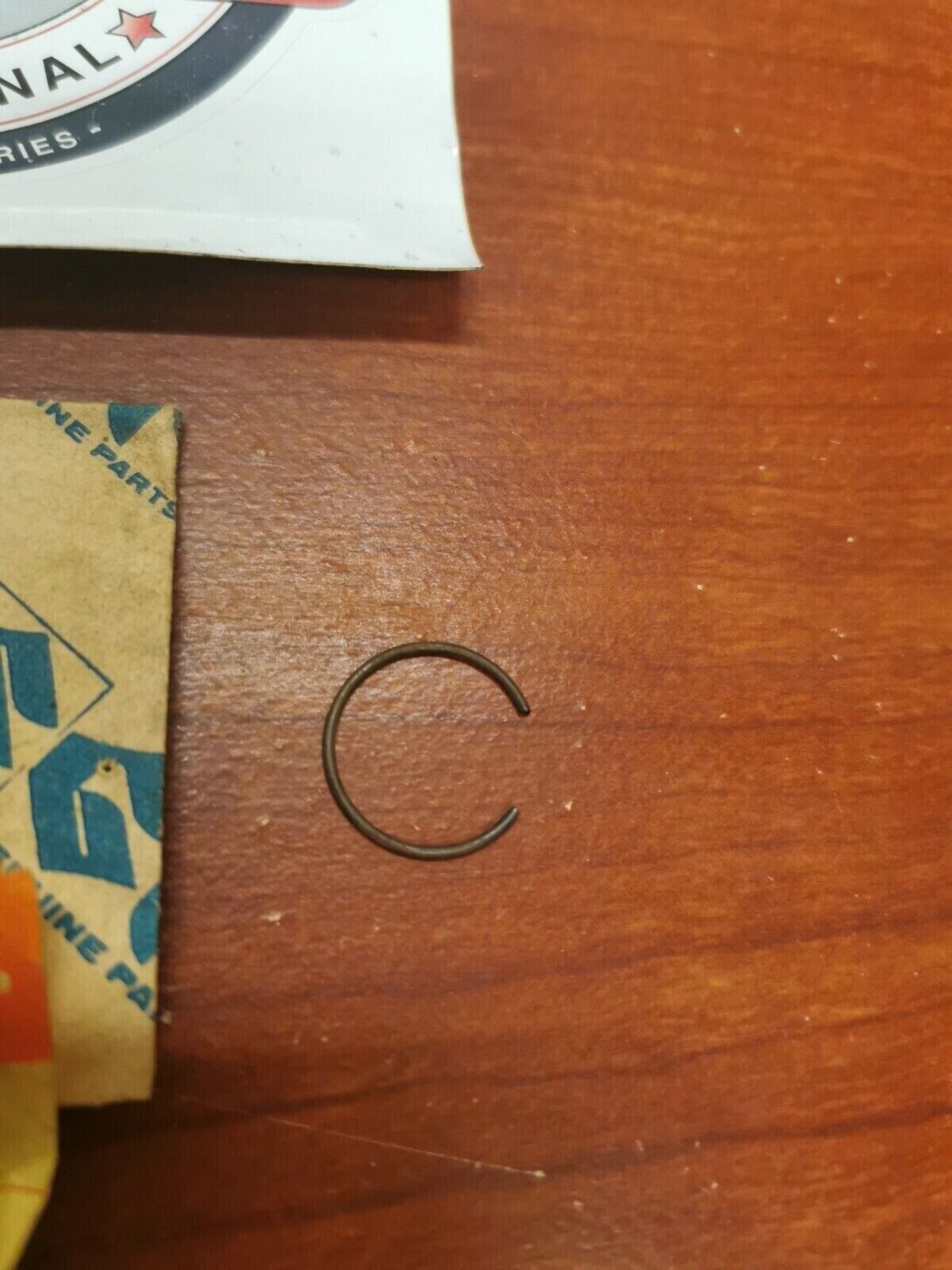 NOS Suzuki PISTON PIN CIRCLIP 09381-16001 S19