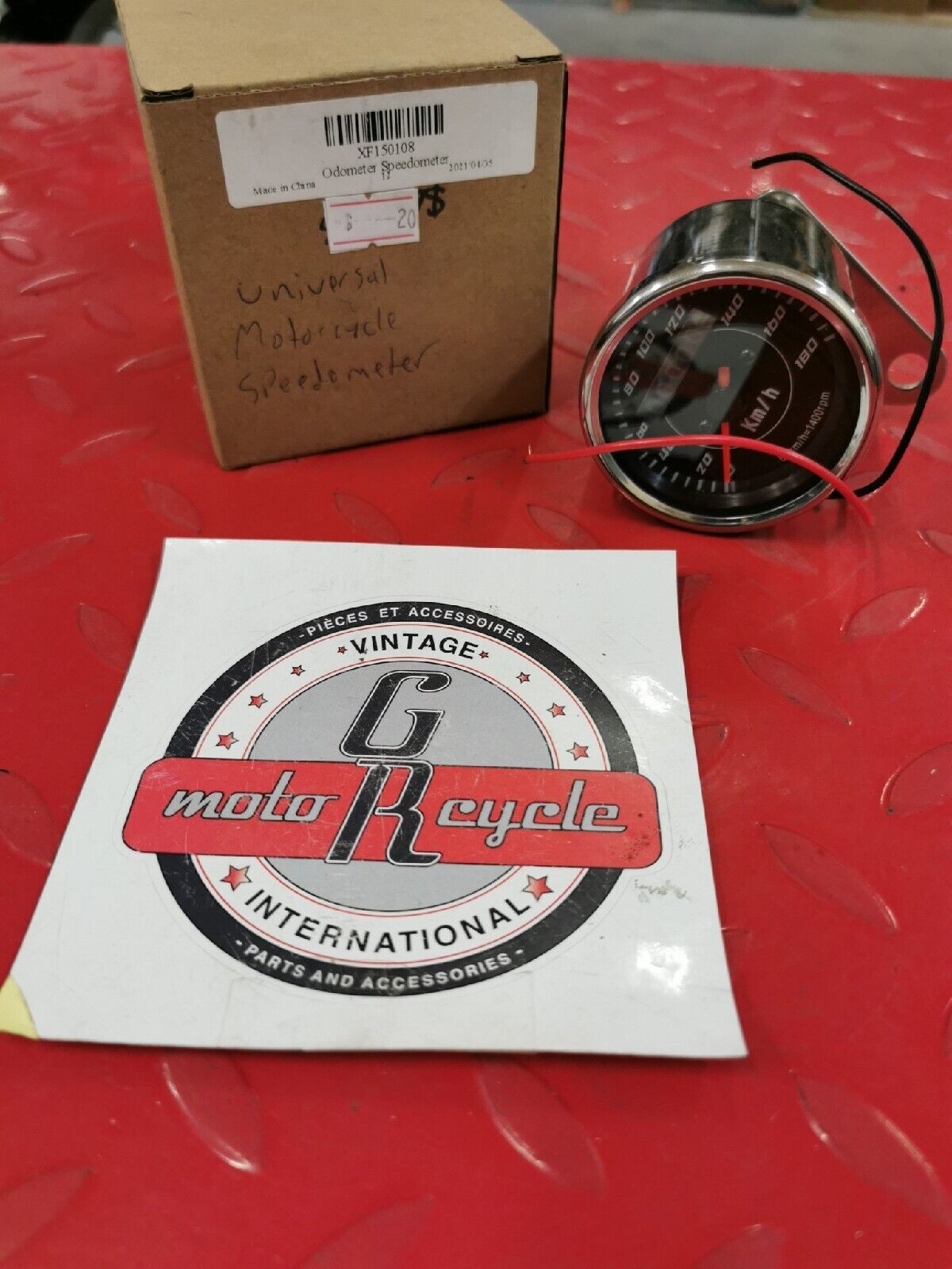 NOS UNIVERSAL MOTOCYCLE SPEEDOMETER  XF150108 J10