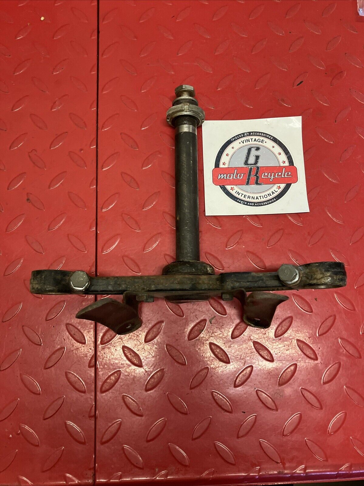 Suzuki RV90 1975 Steering stem triple tree clamp fender bracket 1973 - 1977