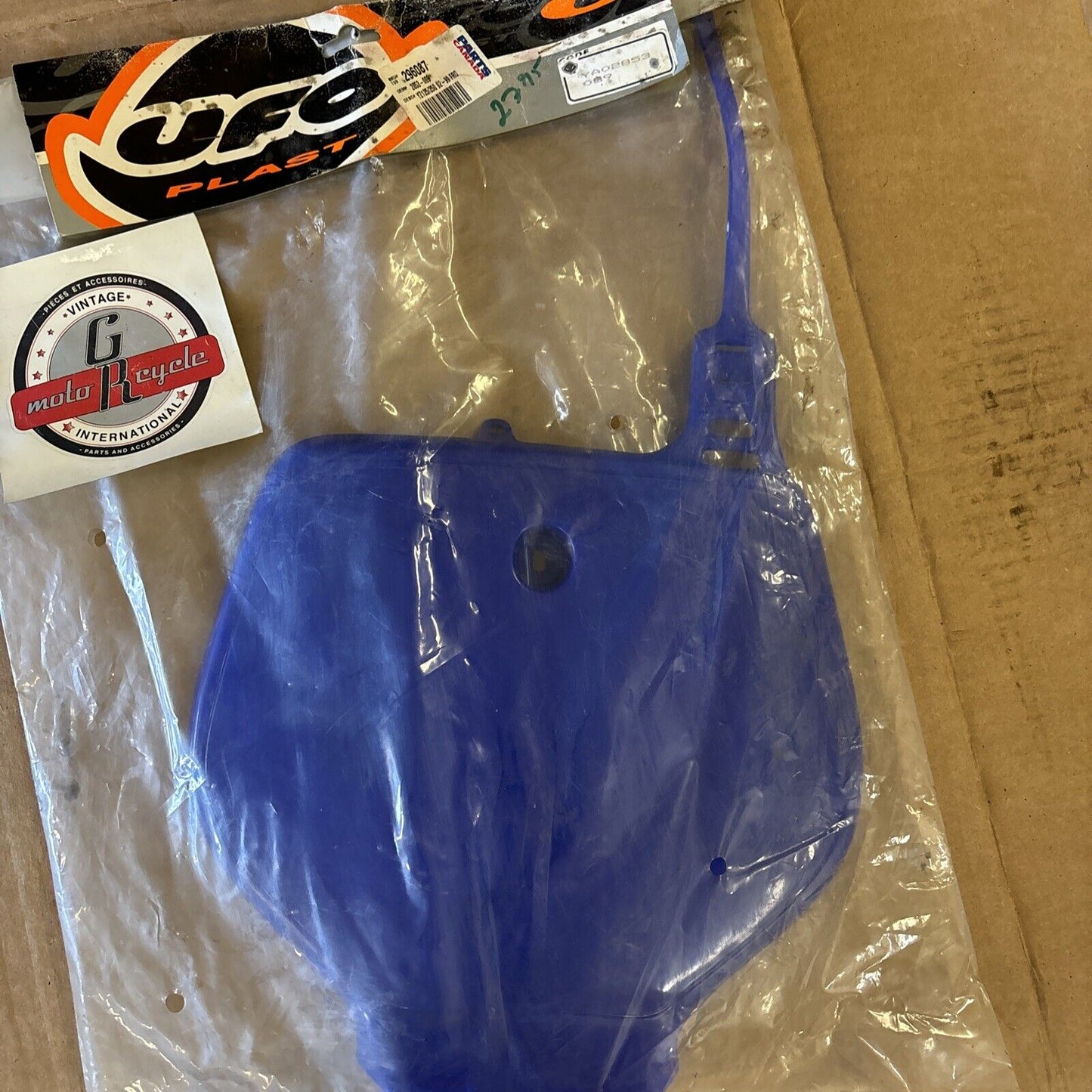 NOS UFO PLAST FRONT NUMBER PLATE REFLEX BLUE YA02853-089