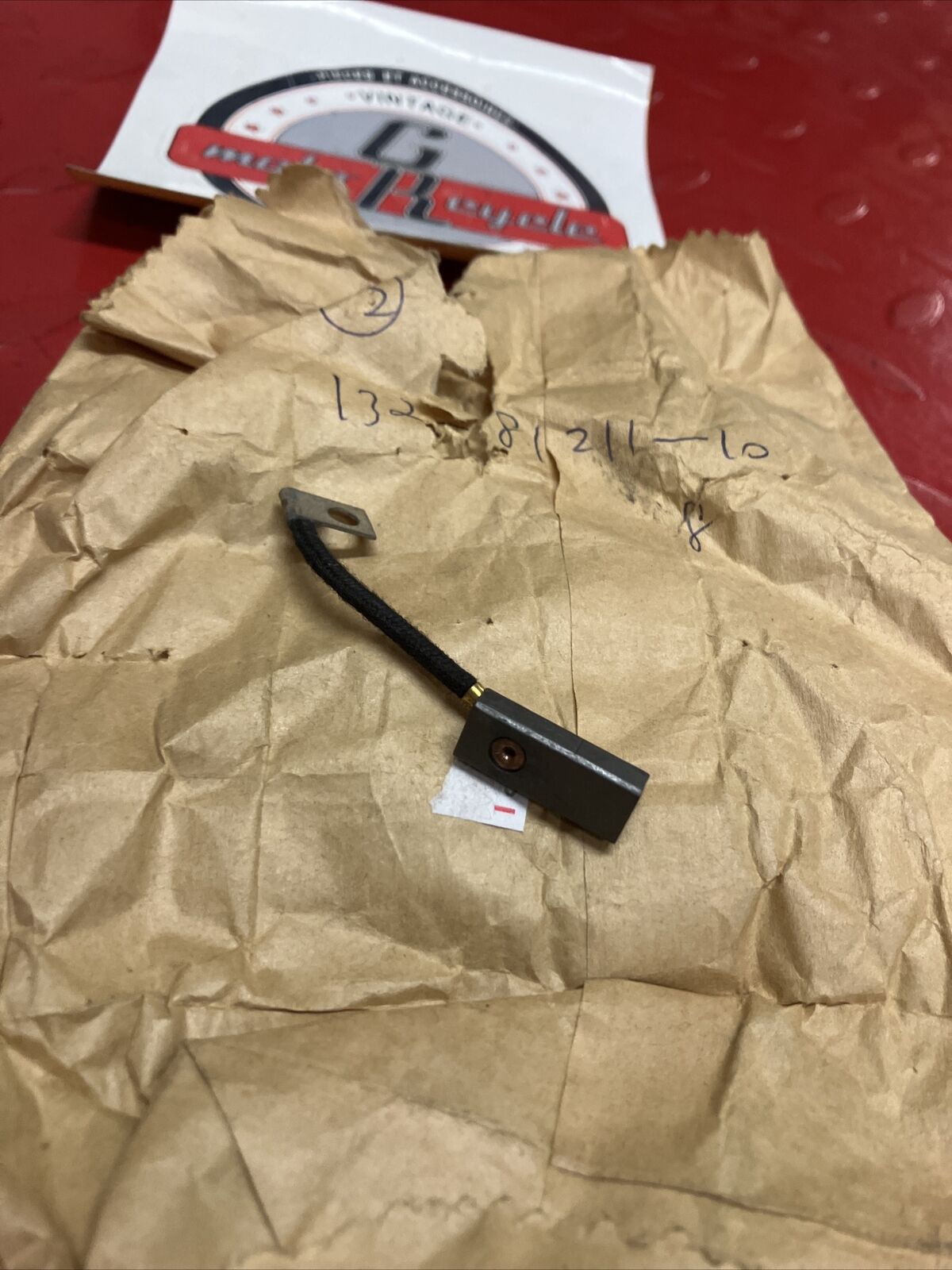 NOS YAMAHA YL1 GENERATOR BRUSH 132-81211-10-00 Y62