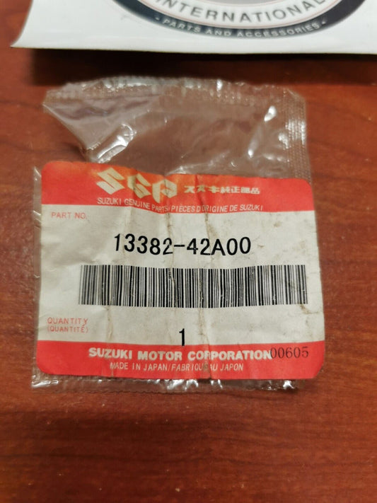 NEW NOS Suzuki GS500 DR125 DR200 GSF400 GSX1100 CARBURETOR RING 13382-42A00 S20