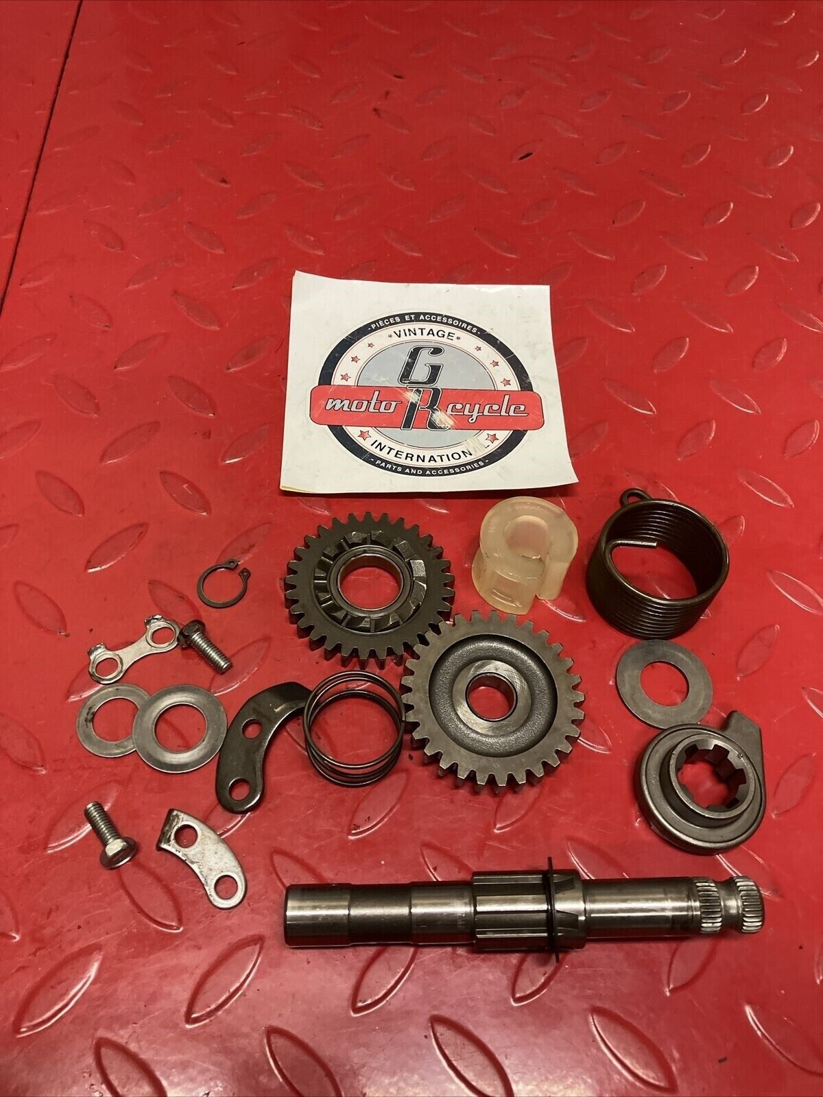 Suzuki DS100 1980 kickstarter kick starter spindle shaft gear assy