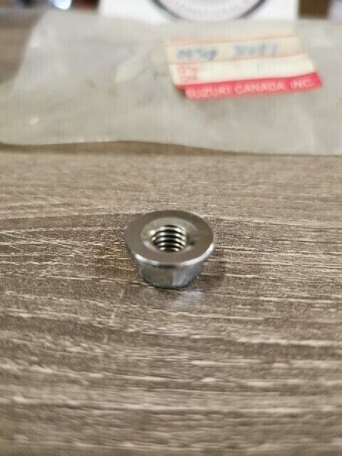 NOS SUZUKI GV1400GD LTF230 GN125E DR125 DS80 DR100 LT250R NUT 08319-31087 S39