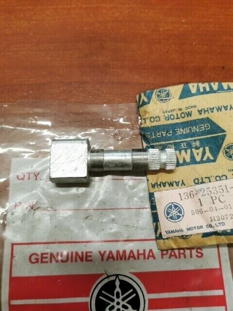 NOS Yamaha CS3 RD200 YA6 YCS1 CAMSHAFT 136-25351-01-00 SUB 214-25151-00-00 Y167