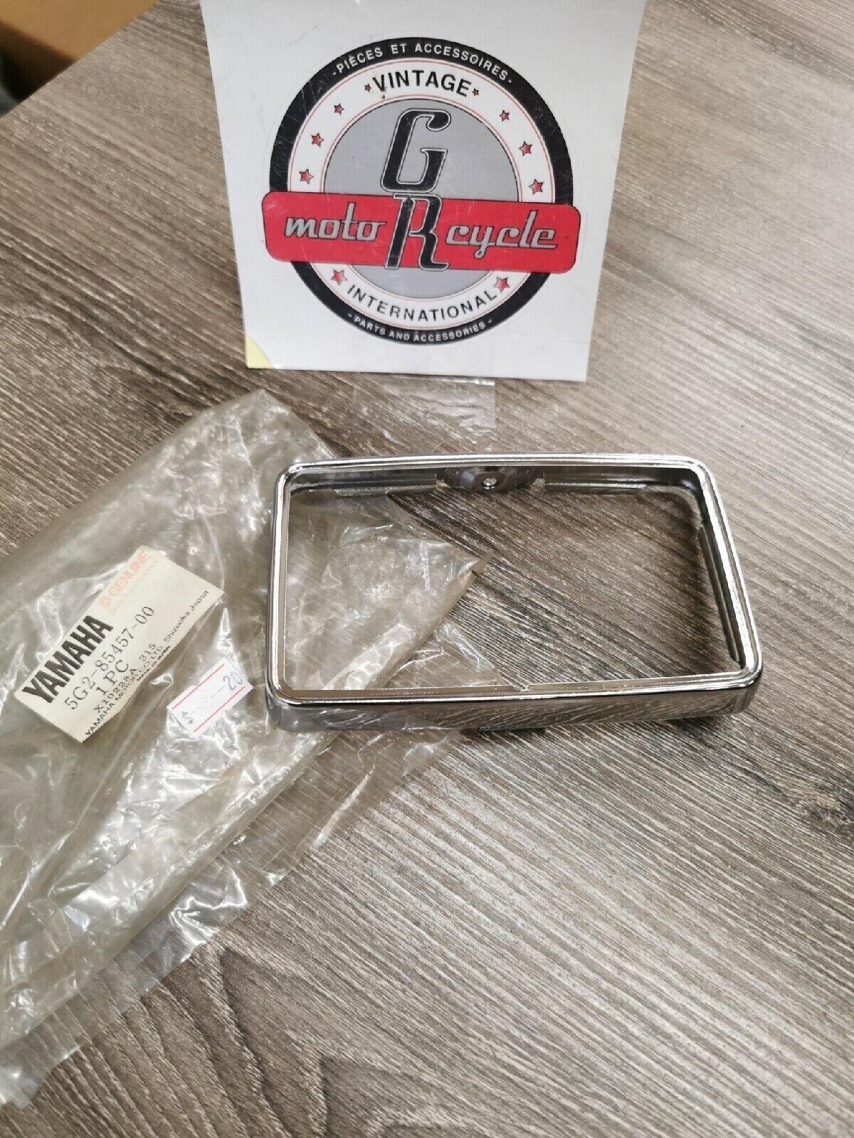 NOS YAMAHA  XJ750 1981 1982  RIM  FOG LIGHT  5G2-85457-00  Y53