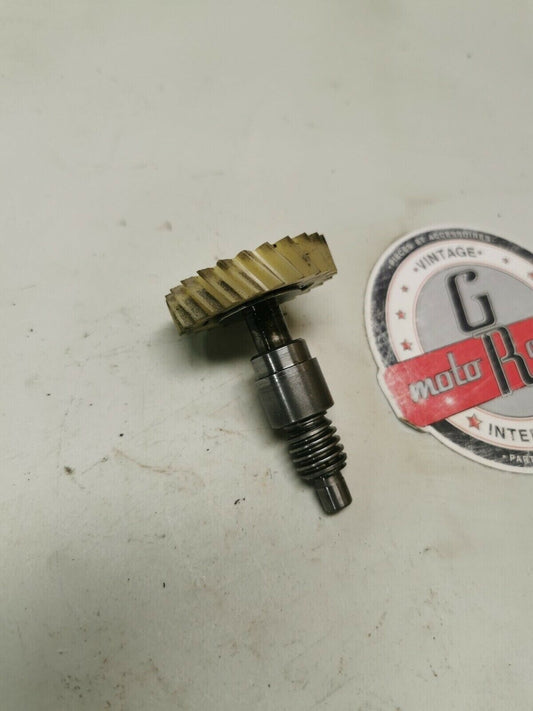 Yamaha DT125 1978 oil pump worm shaft drive gear 275-13175-01-00