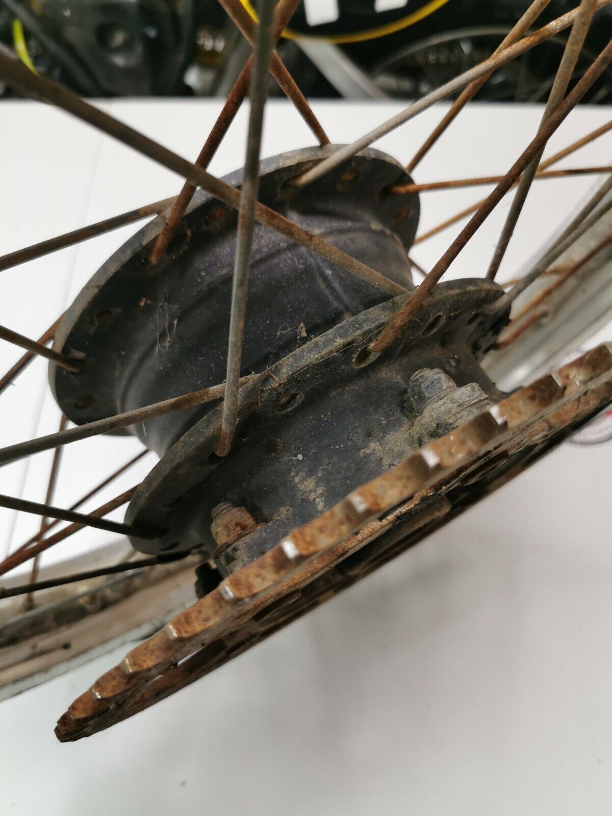 Suzuki RM125 1984 rear back wheel hub rim 64110-01B02 2