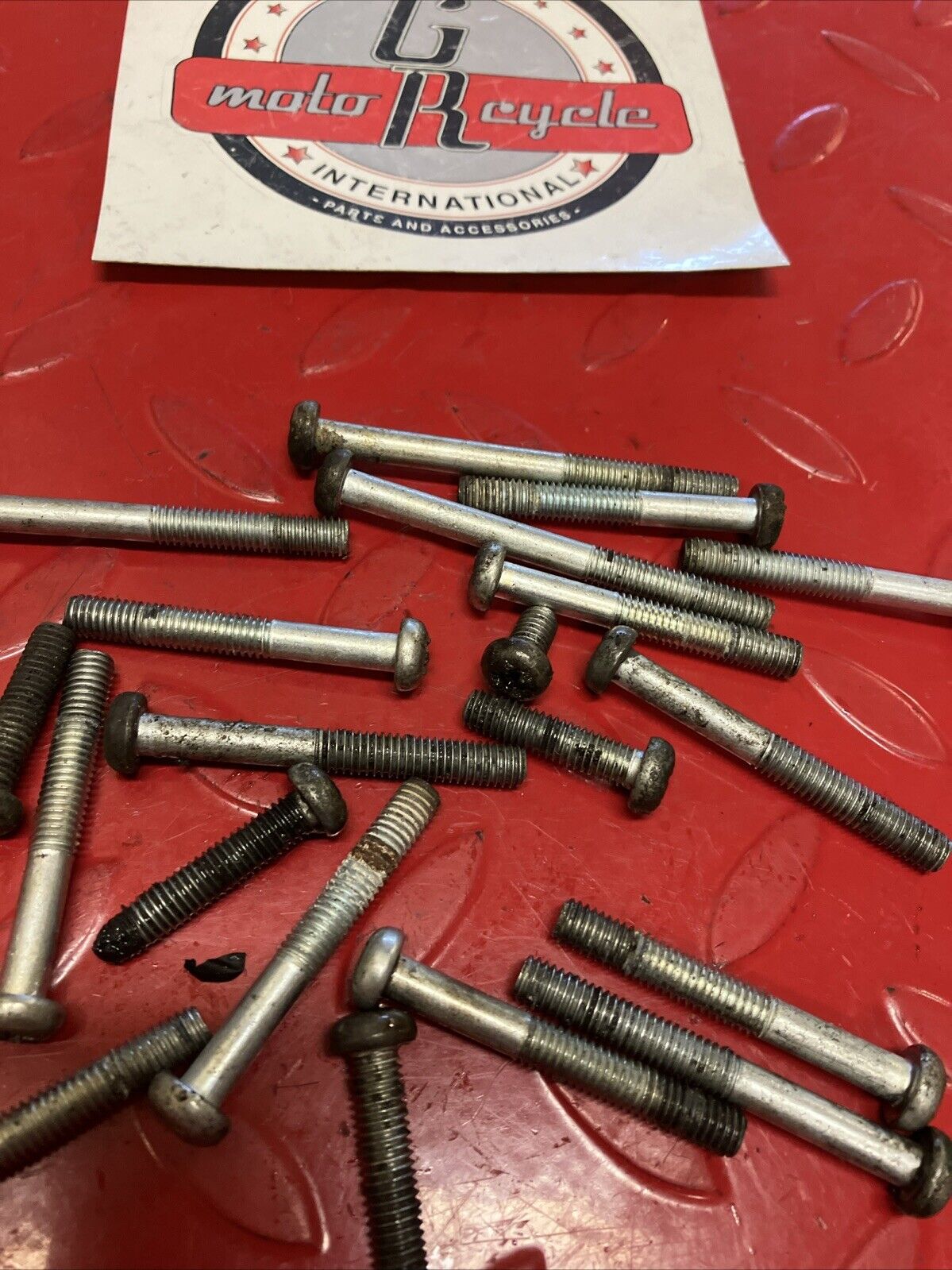 Suzuki TC125 1975 Engine motor crankcase cover bolt hardware