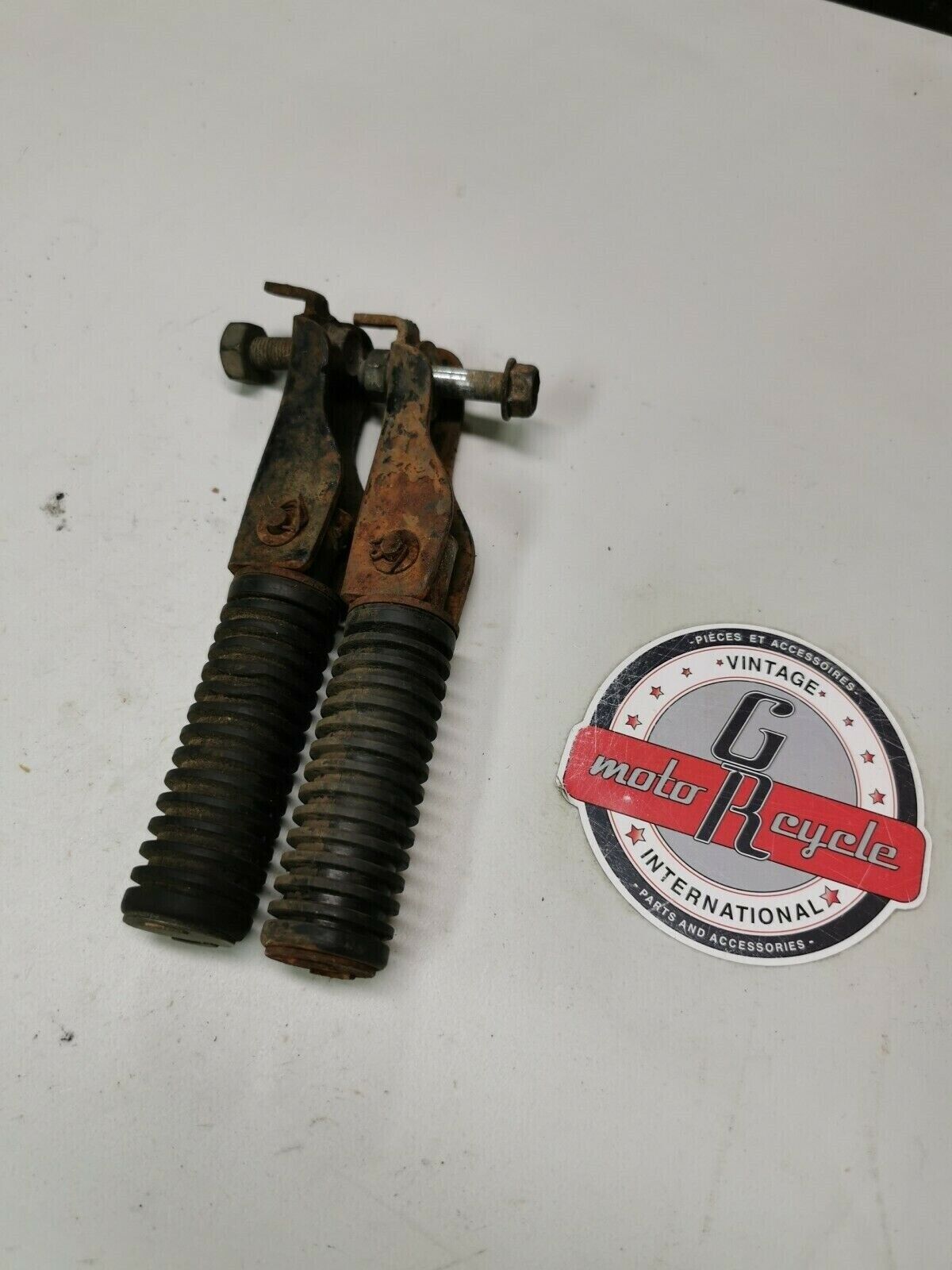 Honda CB750F 1978 rear right left footpeg footrest peg pillio step 50715-405-000
