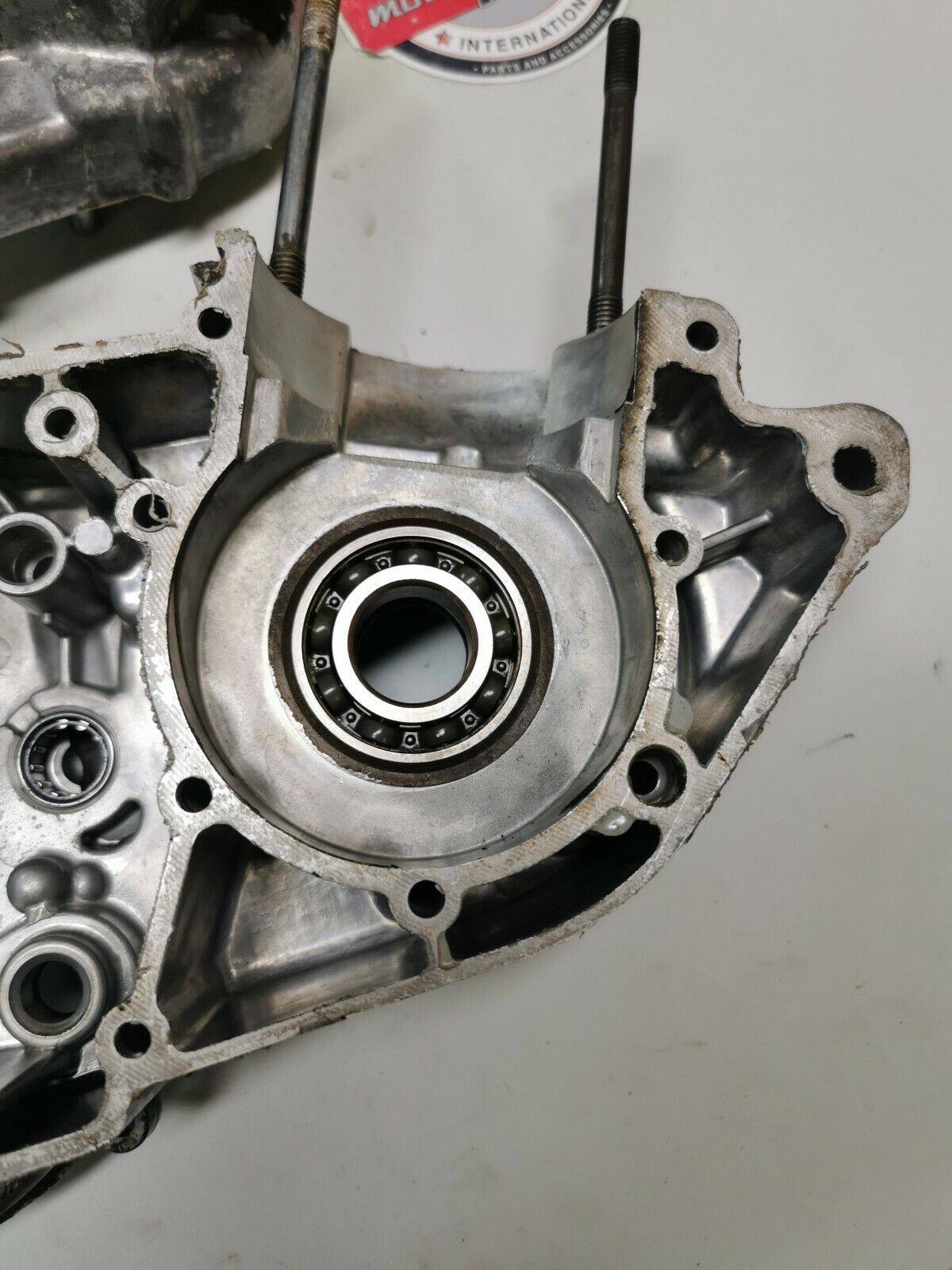 Yamaha DT100 1976 crankcase crank case left right 437-15111-03-00