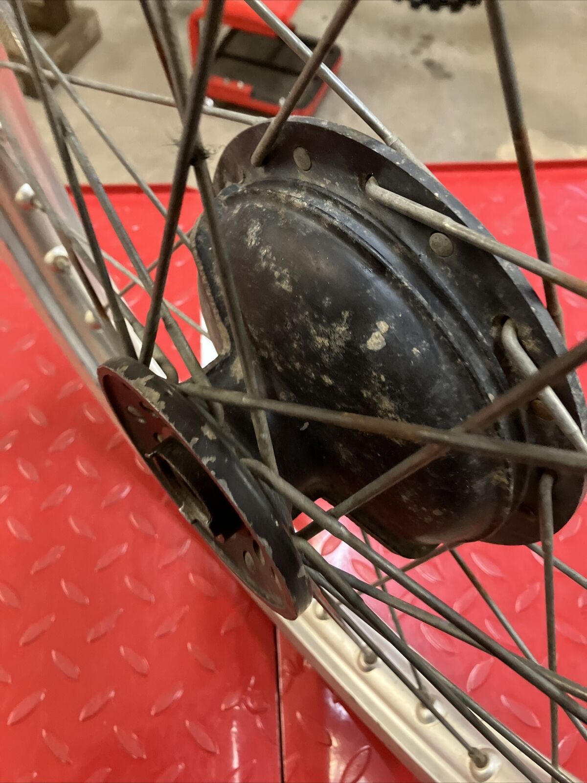 Yamaha YZ400 1977 Front wheel hub 1976 1978 322-25111-00-98