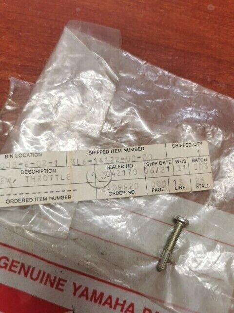 NOS Yamaha THROTTLE SCREW NO SPRING 3L6-14122-00-00 SUB 36R-14103-00-00 Y144