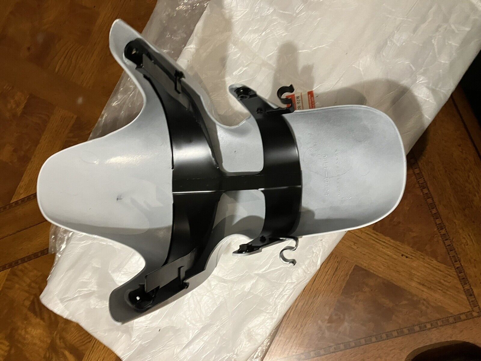 NOS Suzuki GSXR750 1992 GSX-R 750 FRONT FENDER 53110-17D20-0JW S34