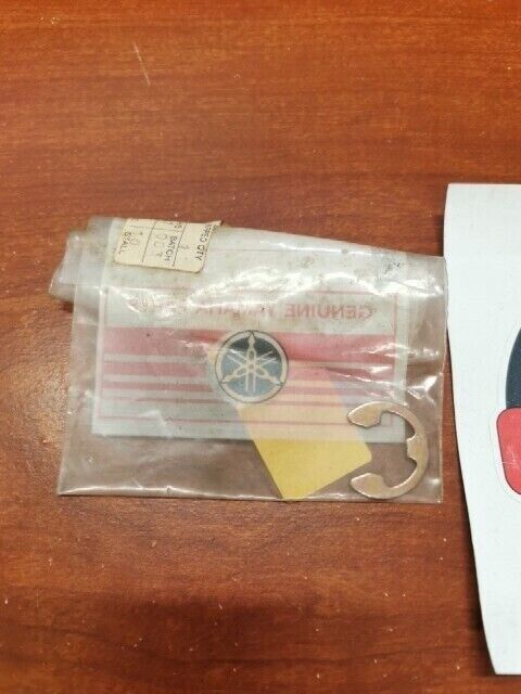 NOS Yamaha 1974 GP246F E-TYPE CIRCLIP 93430-12026-00 Y136