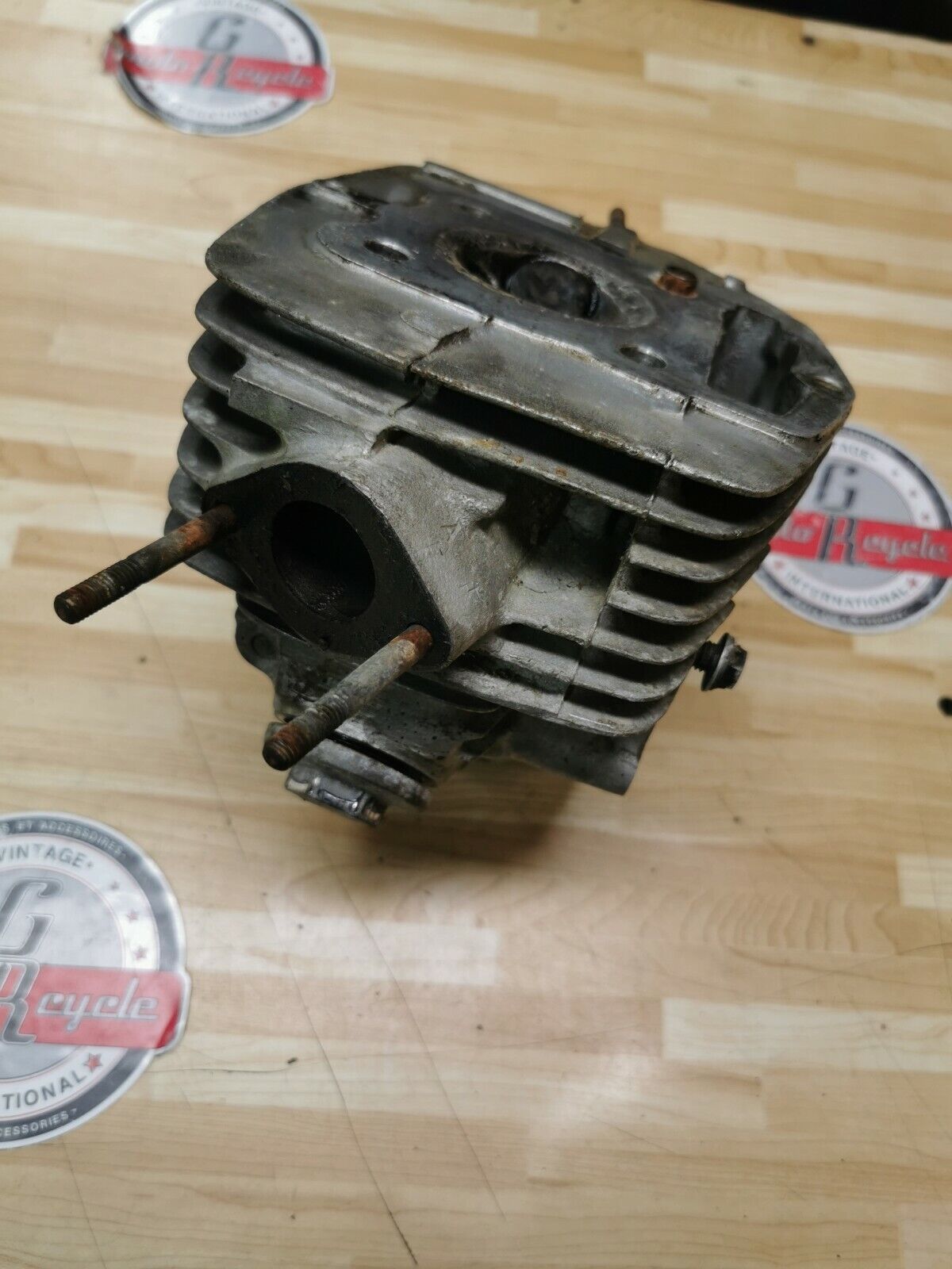 Honda CB125S 1975 cylinder head cover valve rocker