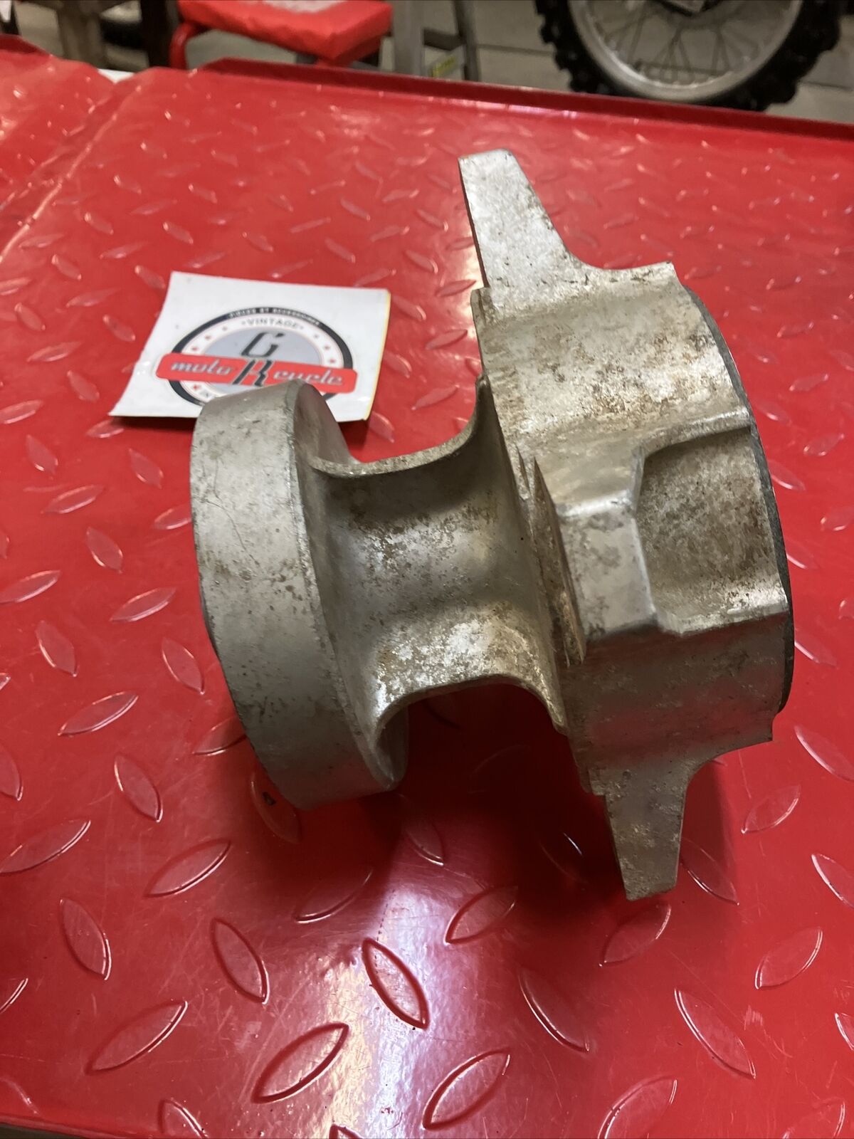 Suzuki RV90 1976 rear wheel hub 1973 - 1977