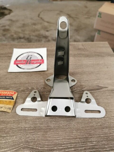NOS YAMAHA LS2 1972 BRACKET LICENSE SILVER 256-84751-61-35 Y147