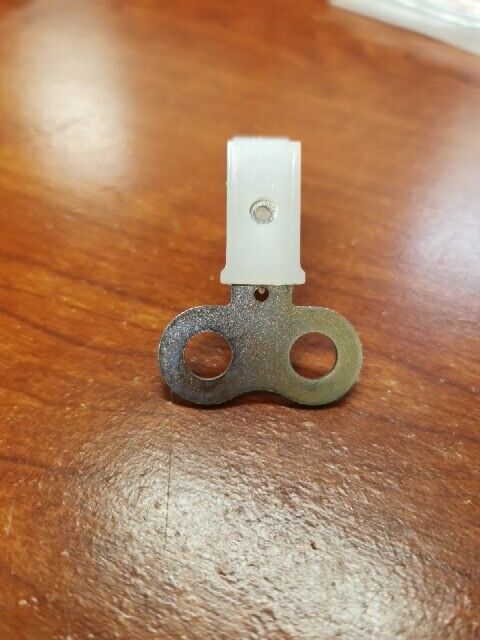 NEW NOS Yamaha TY350 TT500 IT200 IT490 YZ250 CABLE HOLDER 3R4-23317-00-00 Y102