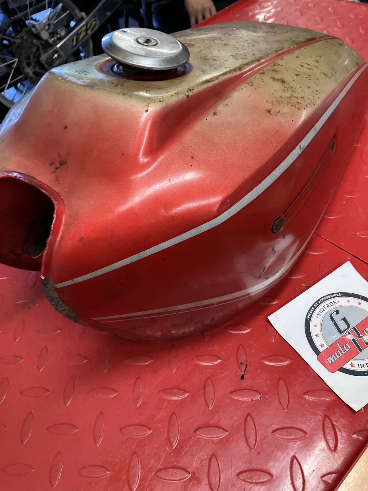 Kawasaki KZ400 1978 1979 Fuel tank gas petrol reservoir 2