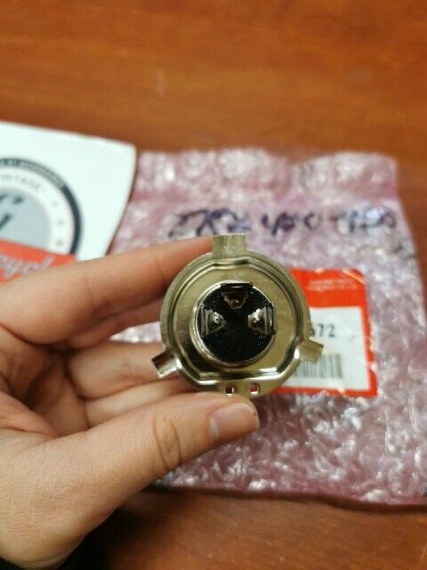 NOS Honda CBR1000F CBX750P2 GL1500 ST1100 HEAD LIGHT BULB 34901-MS2-672 H104
