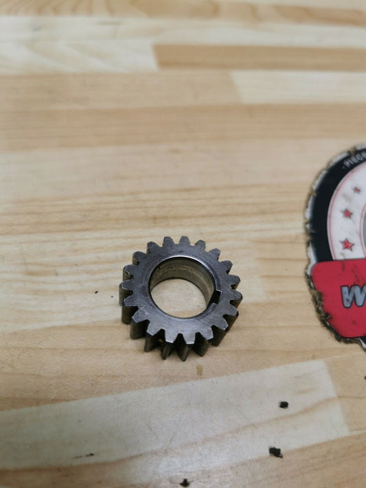 Suzuki RM125 1981 water pump shaft impeller primary gear