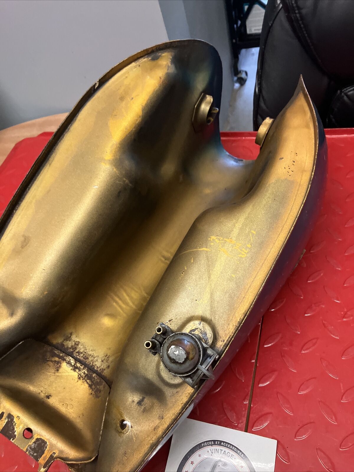 Honda CB550 1974 Fuel tank gas petrol reservoir PETCOCK NOT INCLUDED