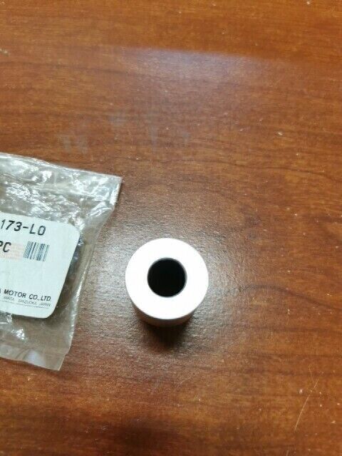NOS Yamaha SR500 TY250 XJ550 XJ650 XJ700 TAPER SPINDLE 1W1-23173-L0-00 Y105