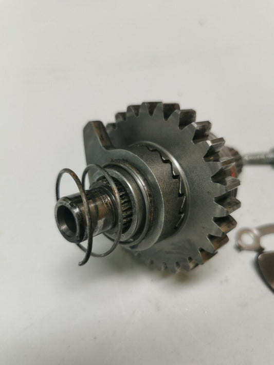 Honda CR250R 1982 kickstarter kick starter spindle shaft gear CR48 28251-KA4-700