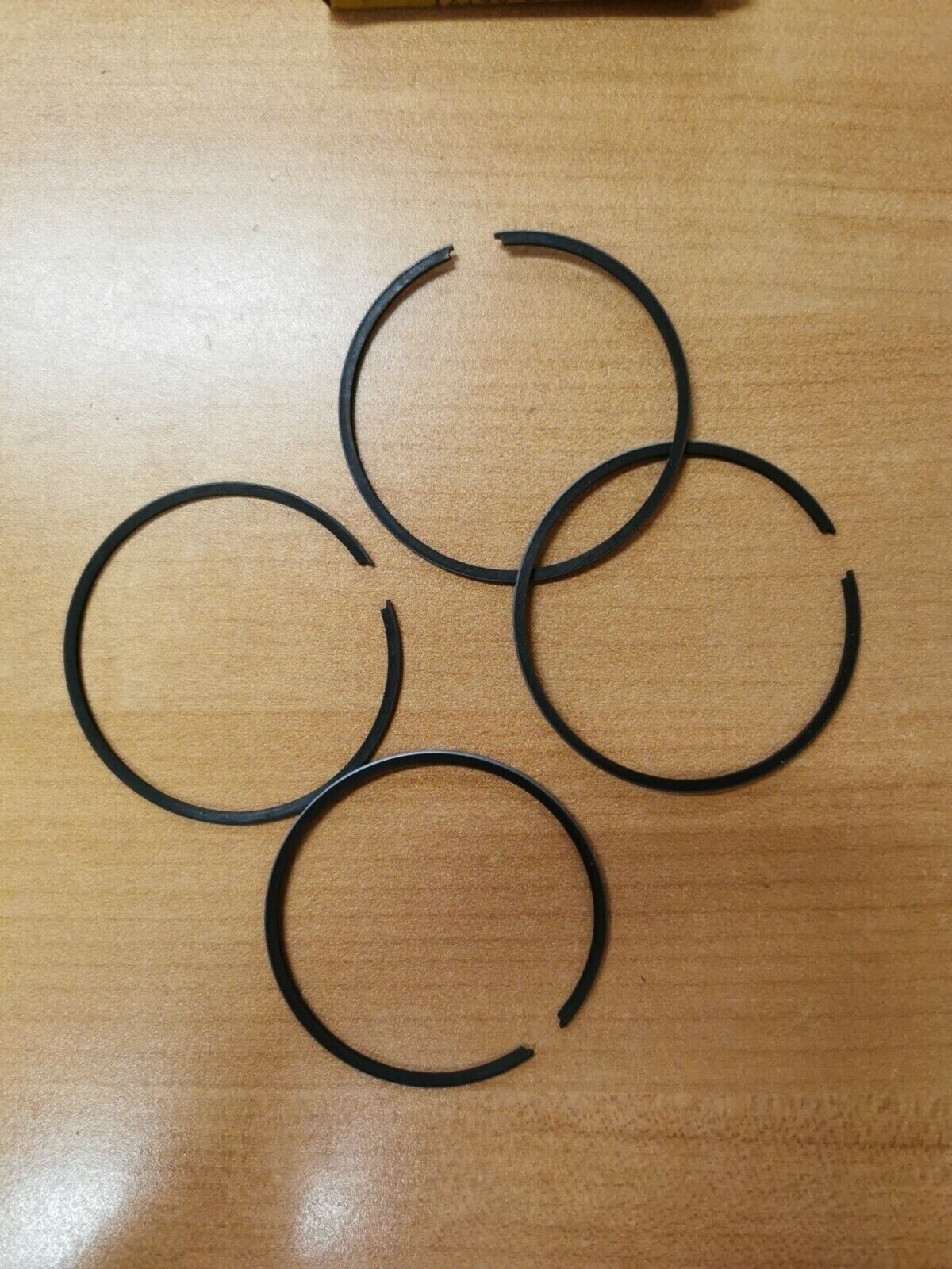 NOS SUZUKI GT250 GT380  1973 PISTON RING SET  12140-33711  S8
