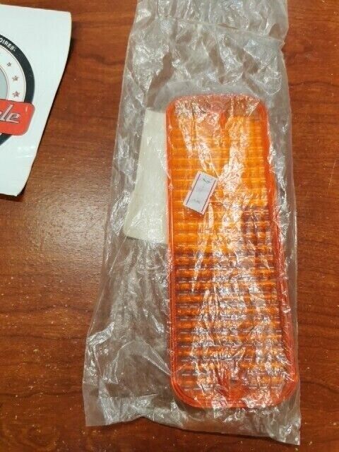 NOS Honda CIVIC PRELUDE GL1100 FRONT LIGHT LENS 33302-692-672 H106