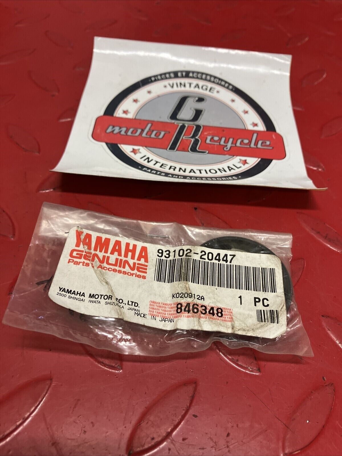 NEW NOS YAMAHA CRANKSHAFT OIL SEAL 93102-20447-00 Y61
