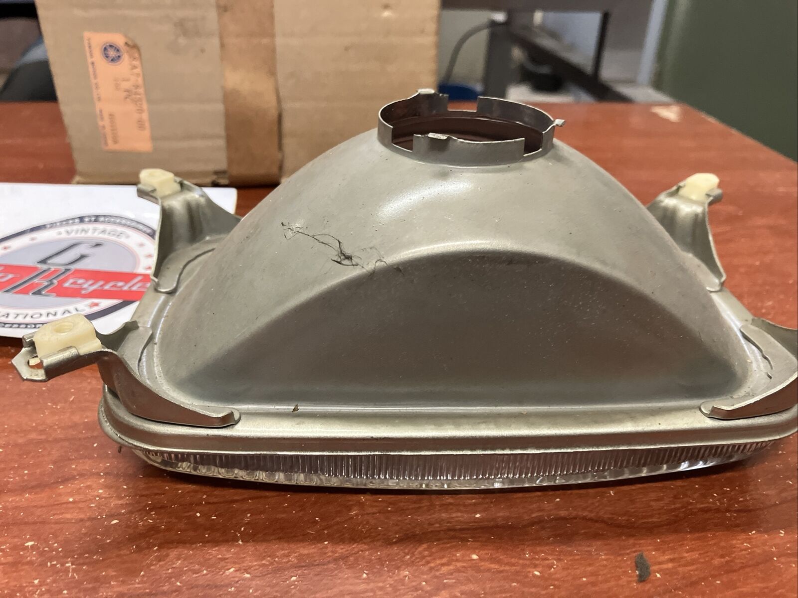 NOS Yamaha BR250 ET250 ET340 SRX440 VMX540 LENS 8A7-84320-00-00 Y165