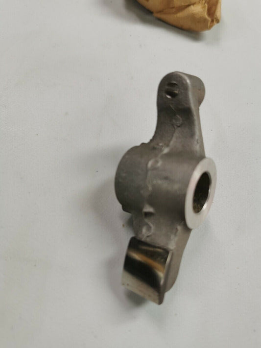 NOS Yamaha ARM, VALVE ROCKER 22U-12151-00-00 Y3