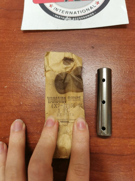 NOS Yamaha VALVE ROCKER SHAFT 4X7-12156-01-00 SUB. 4X7-12156-02-00 Y69